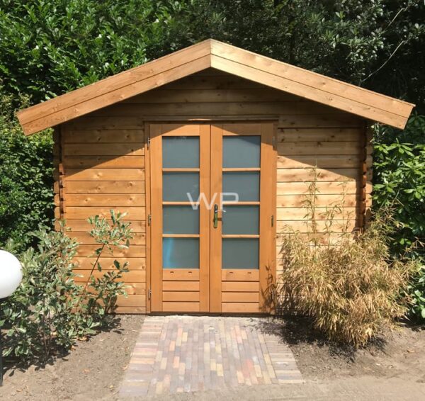 This log cabin has an apex roof and double doors