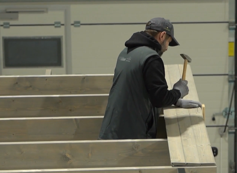 Mounting a Woodpro Modern (pole system) flat roof with awning